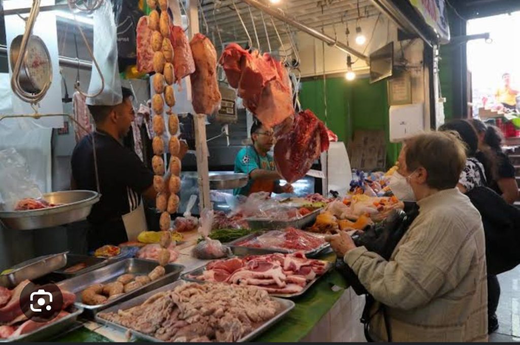 Bodeguita: onde o peruano compra a carne que fica exposta e tem poucas marcas dos produtos ofertados.